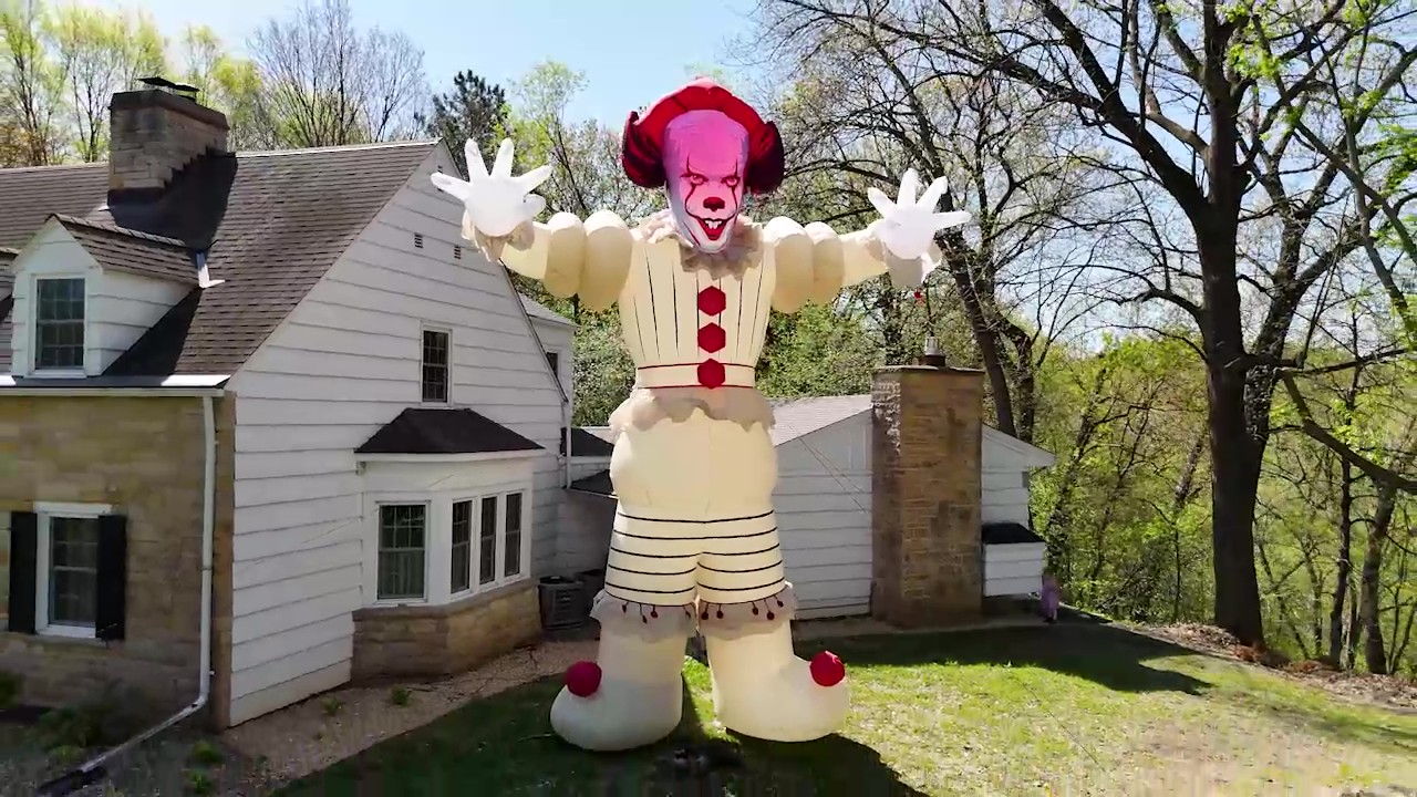Bring the horror of IT to life with this mighty 25FT Pennywise Colossal Inflatable Decoration! With menacing details and monstrous height, it’s the ultimate fright for any Halloween setup.